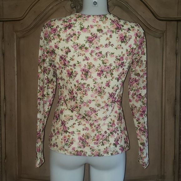 Floral Long Sleeve Top. Runs small. No stretch. NWOT - Picture 3 of 8